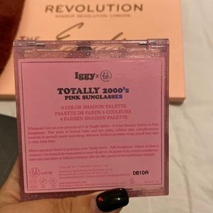 Iggy azaleas Totally plastic eyeshadow palette